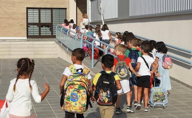 Carboneras concede casi 7.000 euros para material escolar