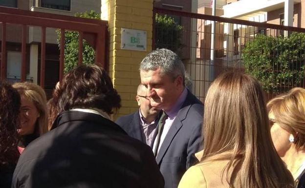El consejero de Salud reitera su confianza en el nuevo delegado en Almería