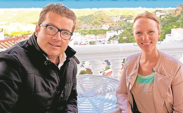 Manuel Zamora y Jessica Dee Simpson se unen para tratar de alcanzar la Alcaldía en Mojácar