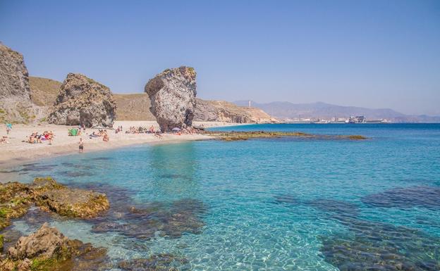 Acondicionado el sendero principal de acceso a la playa de Los Muertos