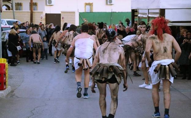 Las Máscaras de Camisa o Peloteros muestran en Overa un carnaval único