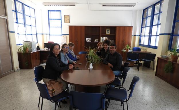 La ecoescuela de Palomares ya disfruta de su nueva sala de profesores 'reciclada'