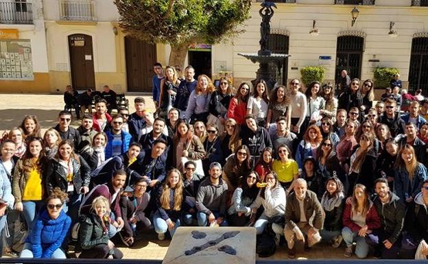 Un centenar de estudiantes Erasmus se dan cita en Vera