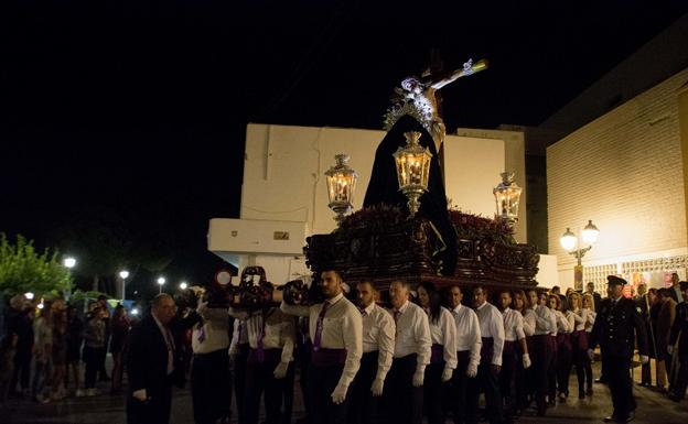 El Cristo de la Misericordia triunfa en el Jueves Santo de Carboneras