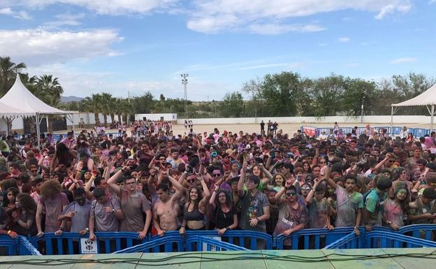 El festival de colores vuelve a Vera