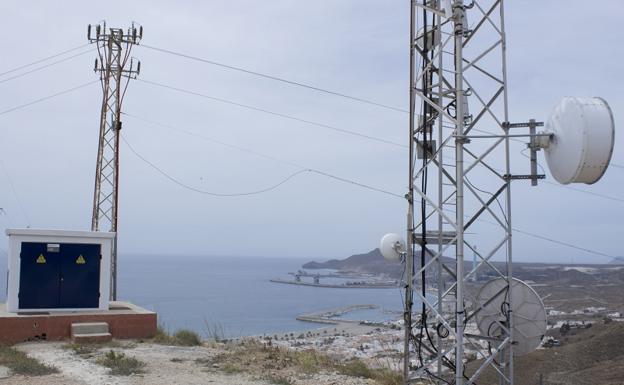 Finaliza la instalación del nuevo repetidor de televisión de Carboneras