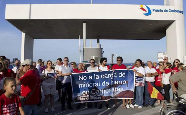 Muévete por Carboneras llevará a la Fiscalía el incumplimiento de la ley ambiental en el puerto