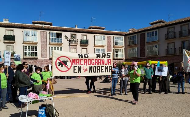 Vecinos de Huércal-Overa dicen estar hartos de los olores de las macrogranjas