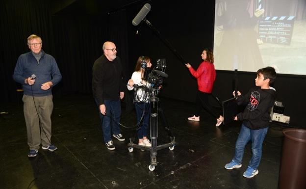 Los escolares de Carboneras aprenden cómo hacer un cortometraje medioambiental