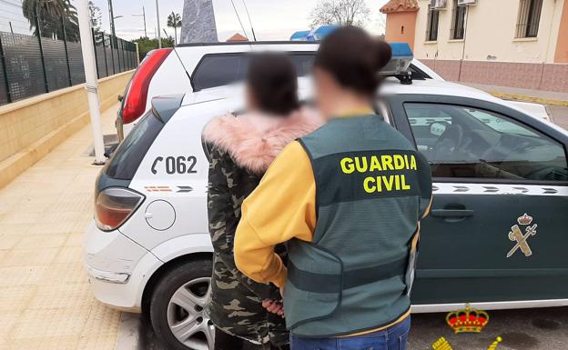 Detienen a una mujer por robar joyas valoradas en 5.000 euros en una vivienda de Cuevas
