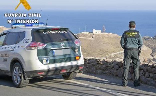 Se equivocan de casa y amenazan con una pistola a un vecino de Vera: «¿Dónde está la marihuana?»
