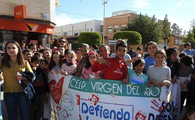 Los niños y jóvenes de Huércal-Overa alzan su voz para decir «SI a la Paz»