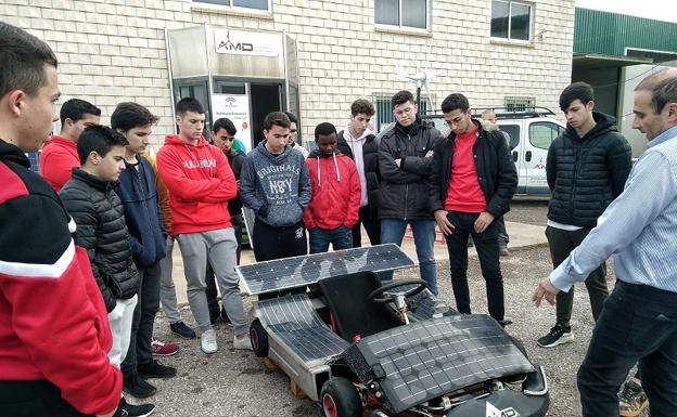 Alumnos del IES Albujaira se acercan al día a día del emprendedor