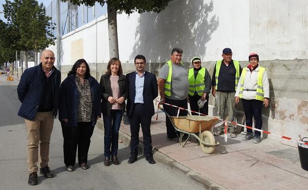 El PFEA mejora el campo de fútbol y adoquina las calles Hospital y San Antonio