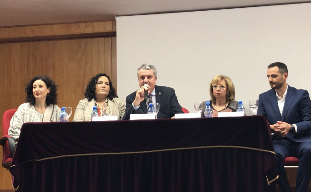 Más de 800 estudiantes de Bachillerato y ESO de Vera participan en unas jornadas sobre Ciencia y Salud