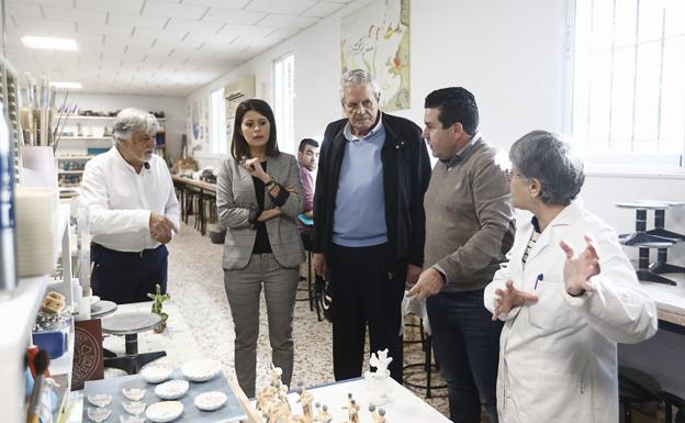 La vicepresidenta de la Diputación visita el centro ASPRODALBA