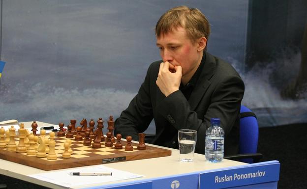 Vera celebra un encuentro simultáneo con Ruslan Ponomáriov