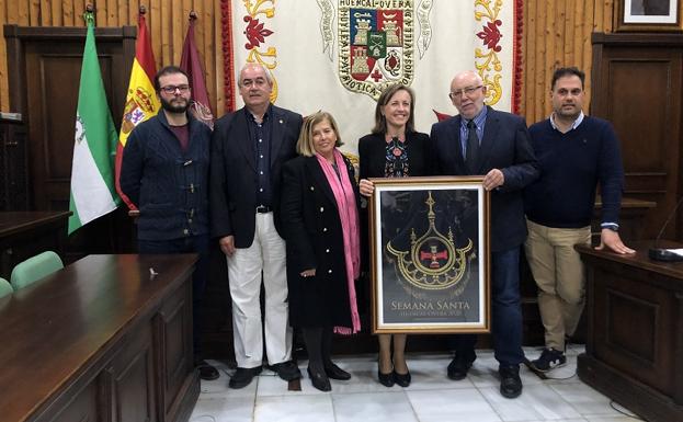 Huércal-Overa muestra su Semana Santa desdelos ojos de un penitente