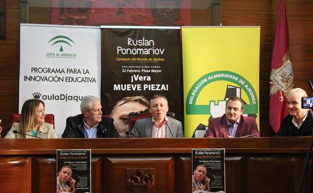 Vera celebra una gran jornada de ajedrez con el campeón del mundo