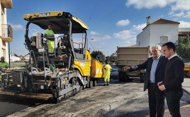 El Ayuntamiento de Vera invierte en la mejora del tráfico junto al colegio Reyes Católicos