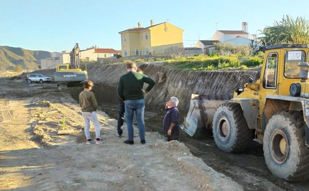 Avanzan a buen ritmo las obras en las ramblas de Muleria y Guazamara