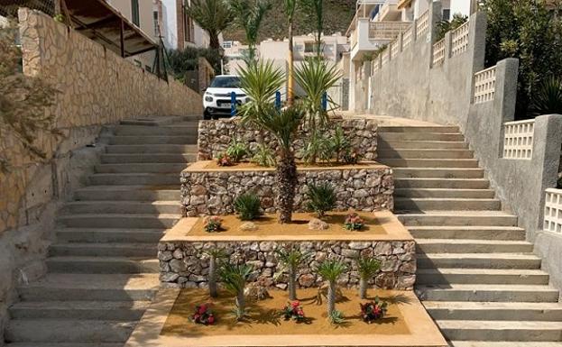 El Ayuntamiento de Carboneras embellece diferentes rincones del municipio