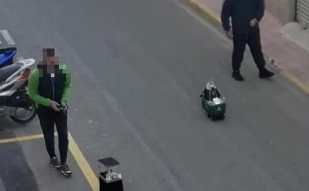 Una procesión de tronos teledirigidos indigna a Garrucha en pleno confinamiento