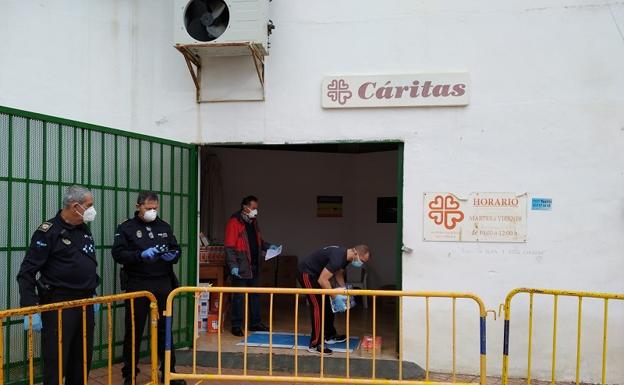Huércal-Overa procede al reparto de lotes de alimentos a 130 familias vulnerables del municipio
