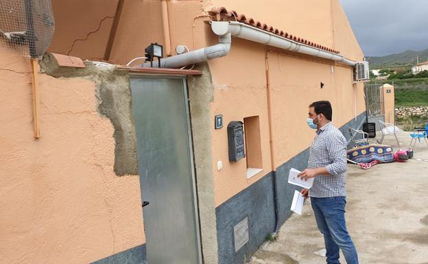 El Ayuntamiento de Antas reparte a domicilio mascarillas quirúrgicas