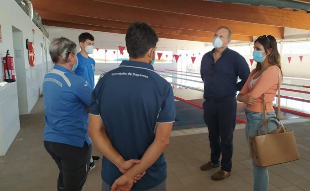 Cuevas prepara la apertura de sus piscinas municipales