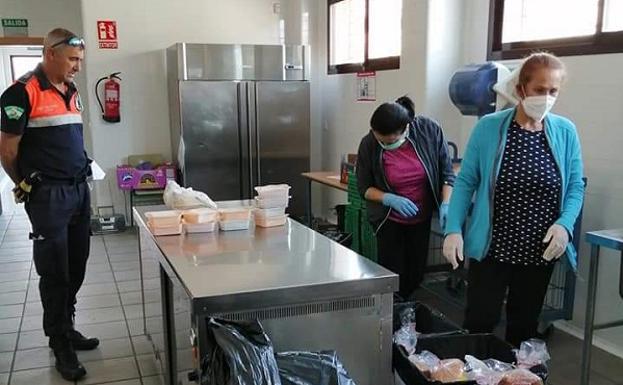 Obra Social La Caixa dona 2.500 euros al Banco de Alimentos de Vera