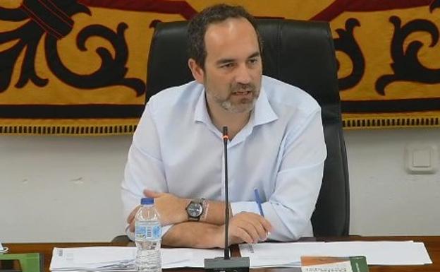 El pleno de Carboneras refrenda el recurso y las alegaciones contra el mineral
