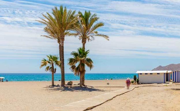 Ochenta auxiliares de playas se suman al dispositivo de Mojácar