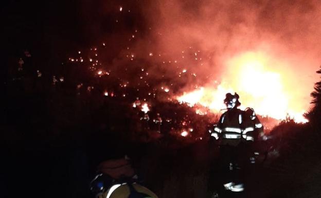 Investigan el origen del fuego de Sierra Cabrera