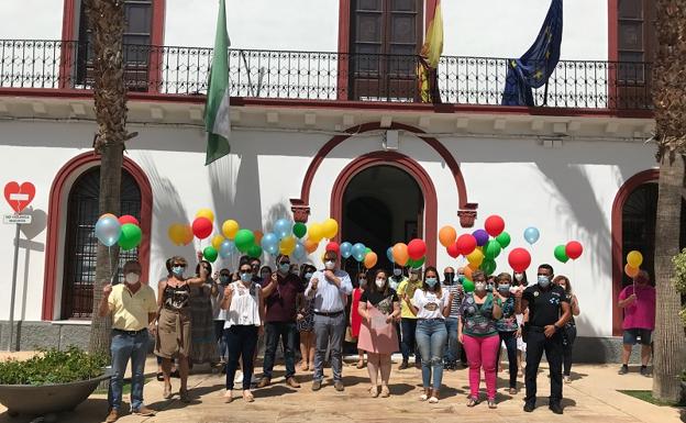 Cuevas celebra la lectura del manifiesto por el Día Internacional del orgullo LGTBI