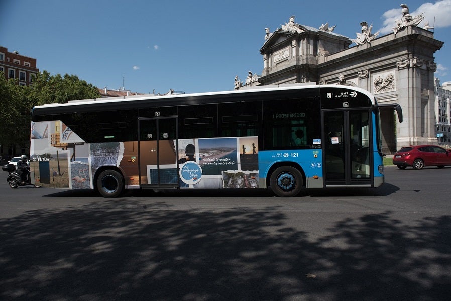Vera se promociona en los autobuses de Madrid como un destino de confianza