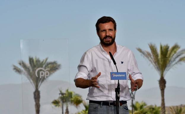 El PSOE pide explicaciones a la visita de Casado a Pulpí, donde están contagiados el alcalde y un concejal