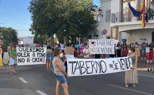 Protestas contra la construcción de una macrogranja: «Taberno no ve vende»