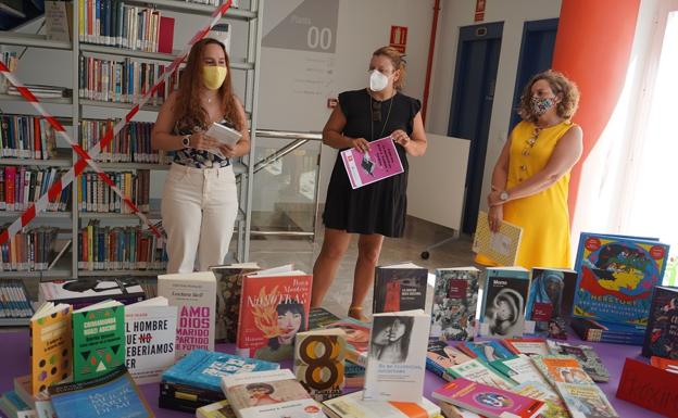 Carboneras estrena sección feminista en su Biblioteca Municipal