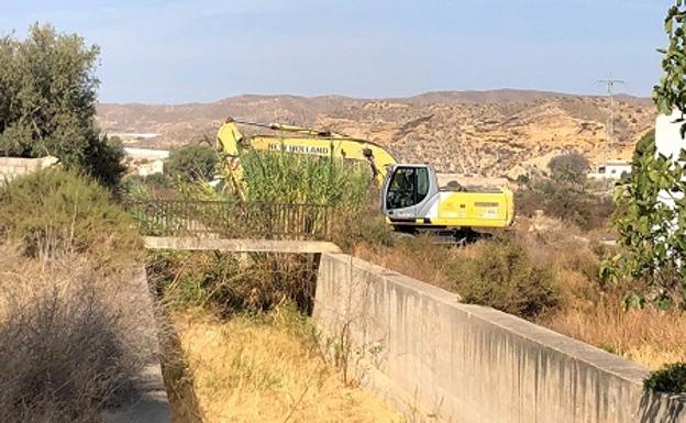Cuevas inicia la campaña de limpieza de imbornales ante la temporada de lluvias