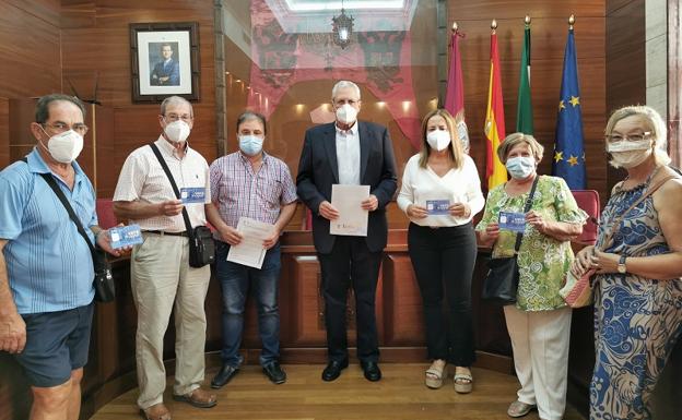 Vera subvenciona el transporte a las personas jubiladas del municipio
