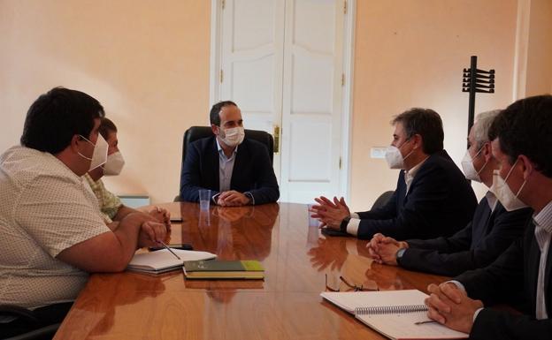 Carboneras y Endesa abordan el futuro de los terrenos de la central térmica