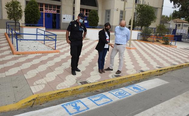 Huércal-Overa señaliza los pasos de peatones para facilitar la comprensión a las personas con autismo