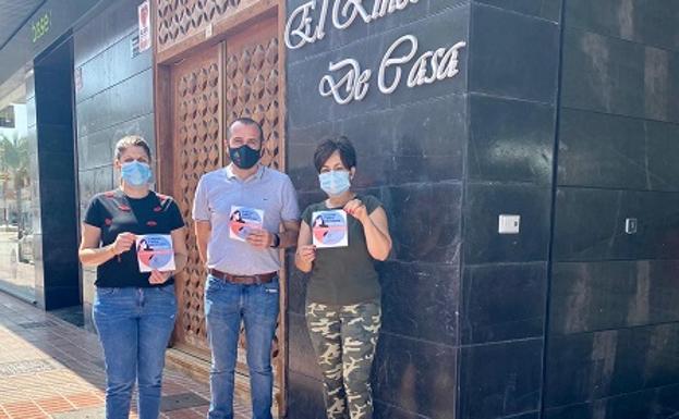 Huércal-Overa señaliza las zonas comerciales para garantizar una movilidad segura