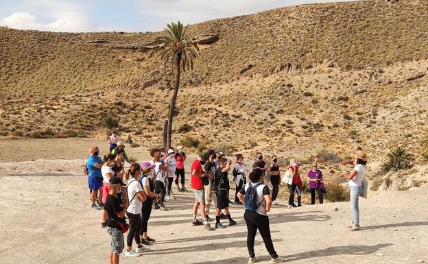 Cuevas inicia con éxito su nueva temporada del programa derutas senderistas