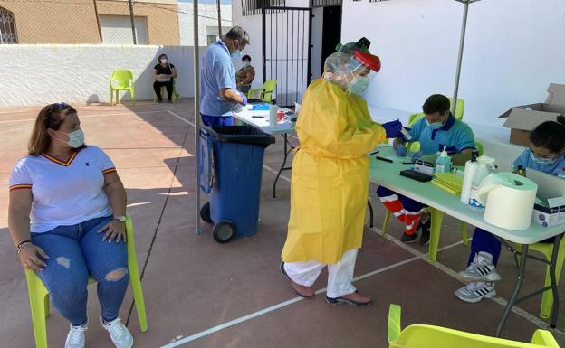 Más de 300 vecinos de Los Gallardos serán citados «cuanto antes» al cribado masivo