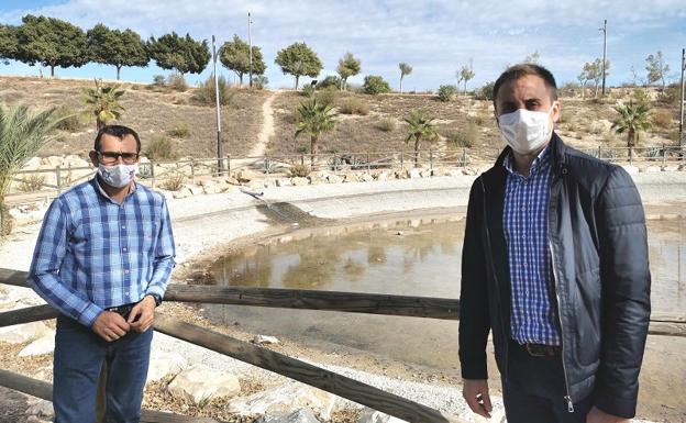 El lago del «Parque de la Rambla» de Vera ya está conectado a la «Fuente de los Cuatro Caños»