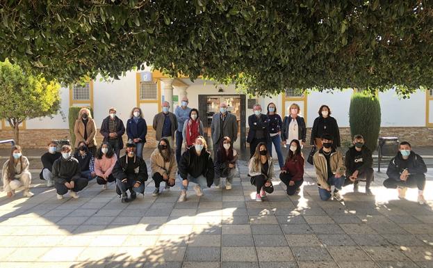 Huércal-Overa acerca la campaña contra la Violencia de Género a los alumnos de los centros educativos y comercios del municipio
