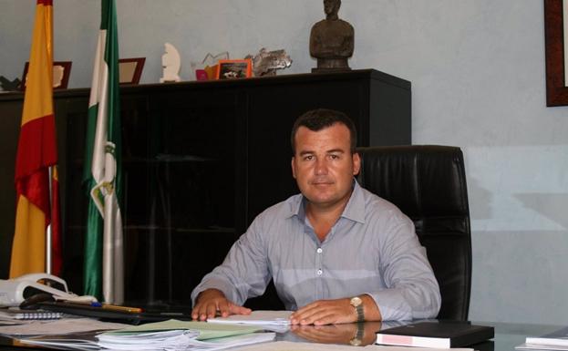 Piden inhabilitar al exalcalde de Carboneras por contratos «irregulares» a gente de «su confianza»