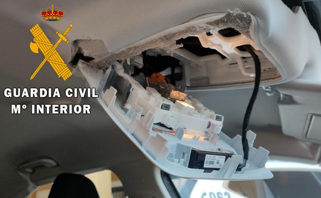 A prisión dos jóvenes a los que se les encontró heroína, cocaína y hachís en el coche en un control rutinario